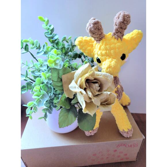 Crochet Giraffe Stuffed Animal Chenille Soft Yarn Yellow Standing - Picture 3 of 4